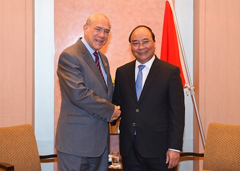 Premierminister Nguyen Xuan Phuc bei Treffen am Rande des erweiterten G7-Gipfels - ảnh 1